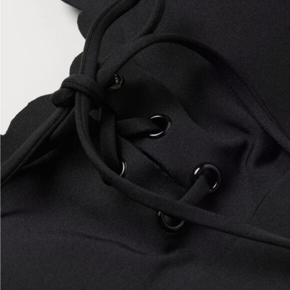 H&M Bikini Top Black Scalloped lace up Scallop Swim Swimsuit Summer NWT Size 8 - Picture 2 of 11